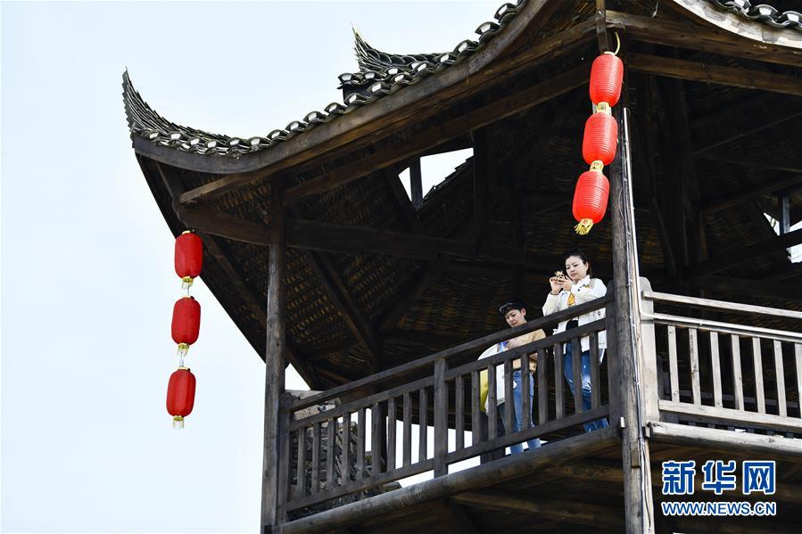 （新華全媒頭條·圖文互動(dòng)）（20）從人民中汲取磅礴力量——習(xí)近平總書記同出席2020年全國(guó)兩會(huì)人大代表、政協(xié)委員共商國(guó)是紀(jì)實(shí)