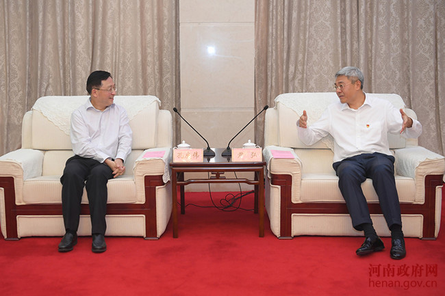 尹弘與中國太保集團(tuán)董事長孔慶偉會談并出席簽約儀式