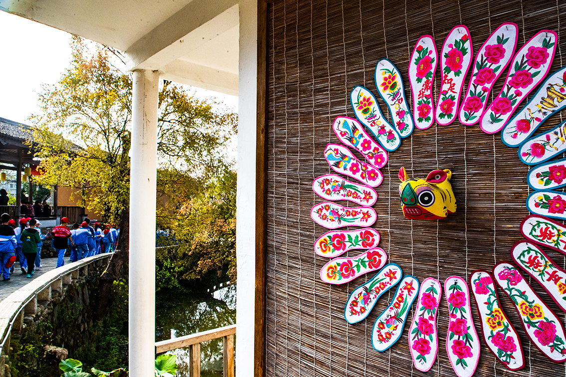 中國(guó)鄉(xiāng)村旅游新殺出一匹“黑馬”，人們都往這跑，深秋旅游真火爆