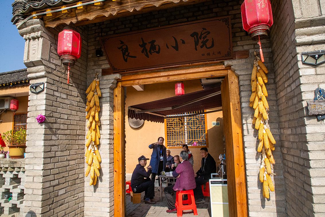 中國(guó)鄉(xiāng)村旅游新殺出一匹“黑馬”，人們都往這跑，深秋旅游真火爆