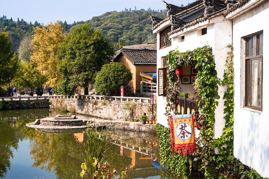 中國(guó)鄉(xiāng)村旅游新殺出一匹“黑馬”，人們都往這跑，深秋旅游真火爆