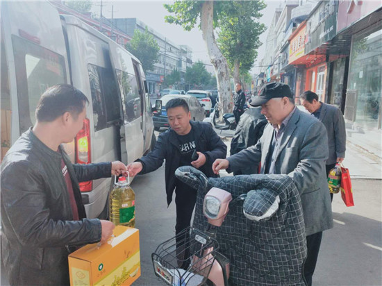 【B】河南寶豐:九九重陽(yáng)節(jié) 濃濃敬老情