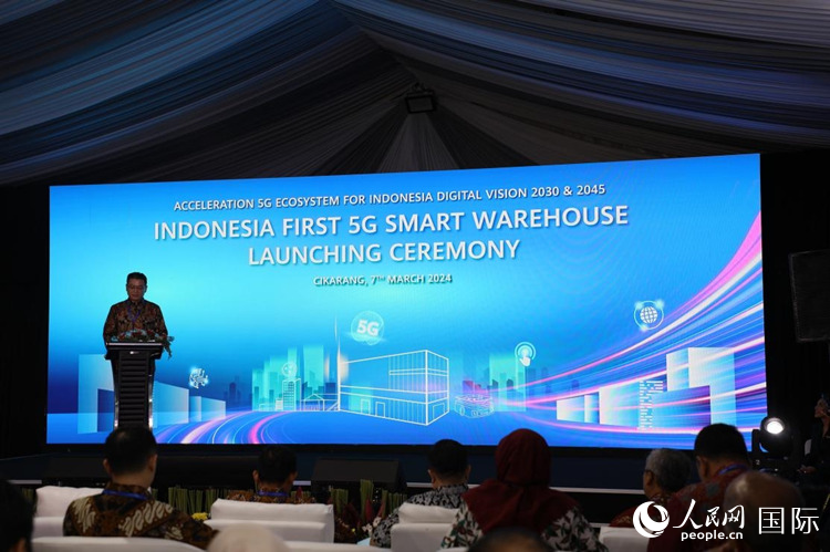 華為印尼CEO郭海龍在揭幕儀式發(fā)表講話。人民網(wǎng)記者 曹師韻攝